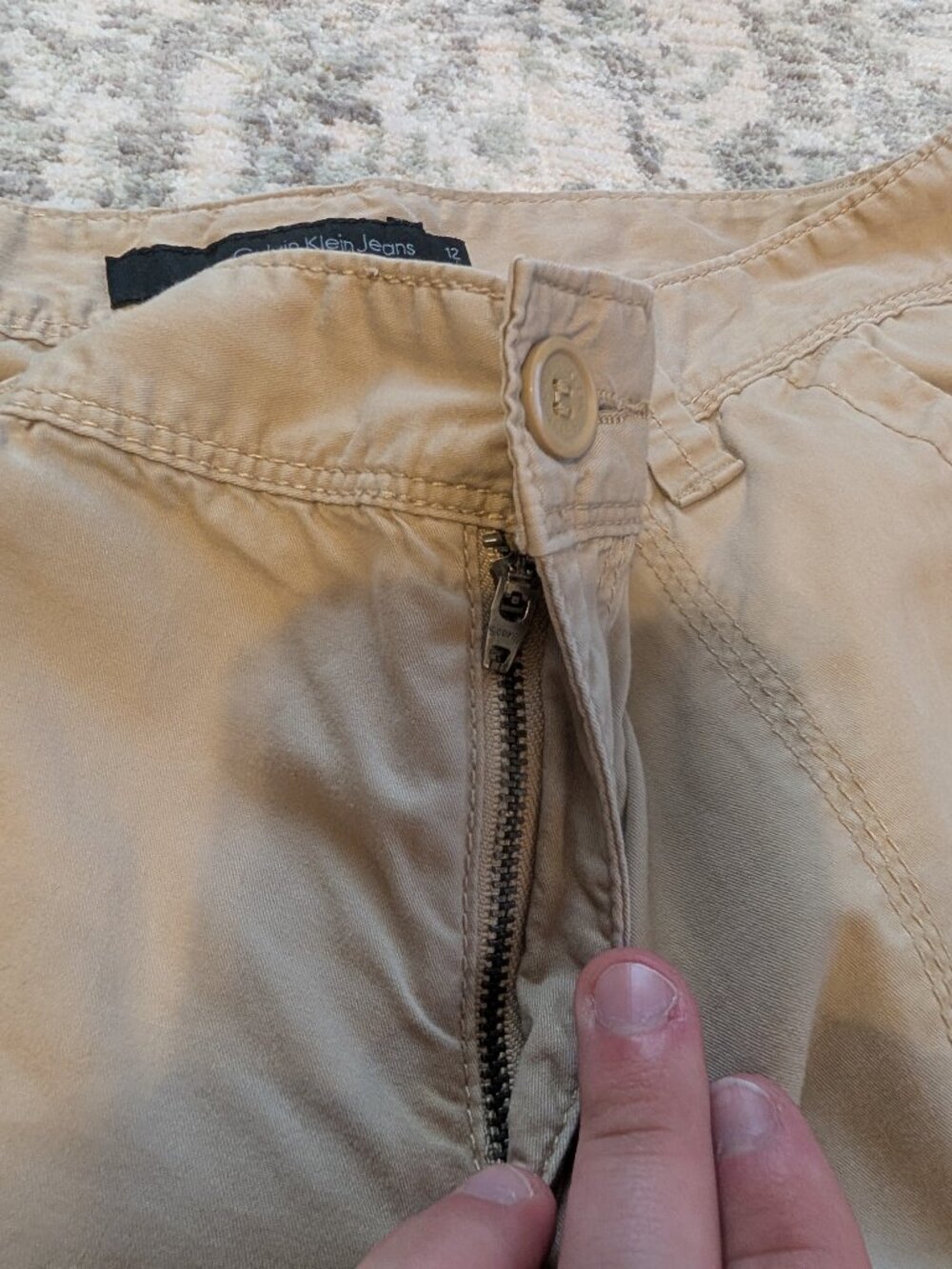 Calvin Klein Jeans Khaki Capri Pants Button Tab Women's Size 12 Tan - Picture 7 of 9